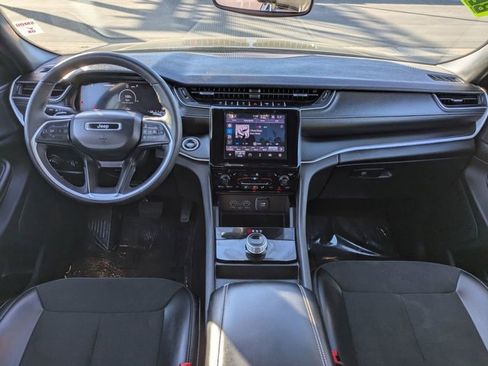 Used 2024 Jeep Grand Cherokee Altitude image 15