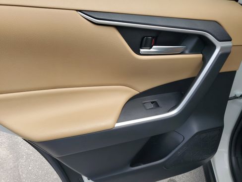 Used 2022 Toyota RAV4 XLE w/ Convenience Package image 31