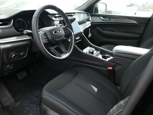 New 2025 Jeep Grand Cherokee L Laredo w/ Luxury Tech Group I image 8