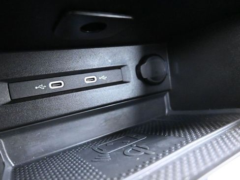 Certified 2024 Volkswagen Taos SE image 33