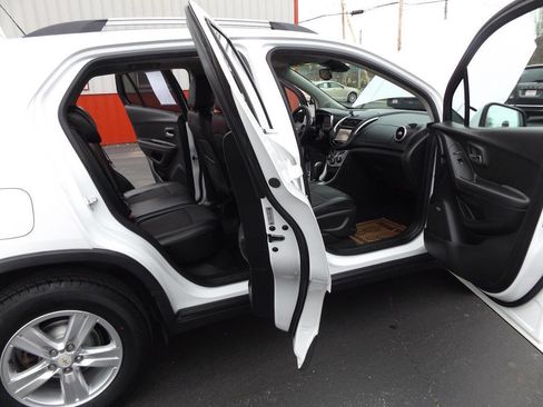 Used 2016 Chevrolet Trax LT w/ LT Sun and Sound Package image 20