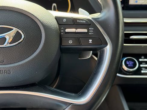 Used 2021 Hyundai Sonata Limited w/ Preferred Accessory Package FWD image 11