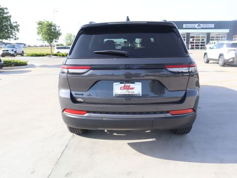 New 2026 Jeep Grand Cherokee Altitude AWD/4WD image 23