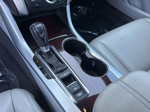 Used 2016 Acura TLX FWD image 21