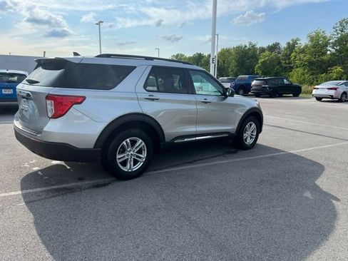Used 2024 Ford Explorer XLT AWD/4WD image 8