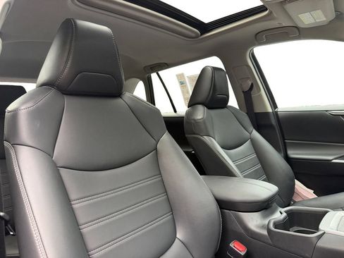Used 2023 Toyota RAV4 XLE Premium AWD/4WD image 29