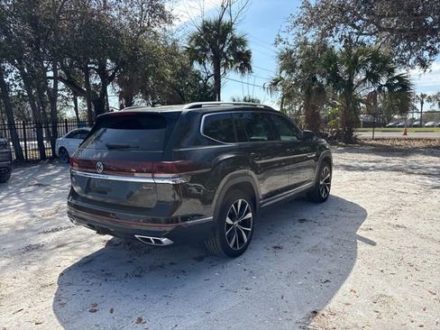 Used 2025 Volkswagen Atlas SEL Premium R-Line image 4