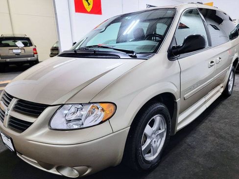 Used 2007 Dodge Grand Caravan SXT w/ Trailer Tow Prep Group FWD image 3