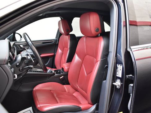 Used 2023 Porsche Macan AWD/4WD image 13