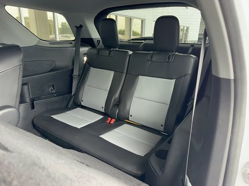 Certified 2022 Ford Explorer XLT w/ Equipment Group 202A RWD image 13