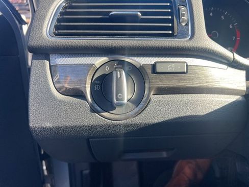 Used 2018 Volkswagen Passat 2.0T SE image 10