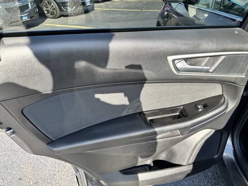 Used 2018 Ford Edge SEL image 22