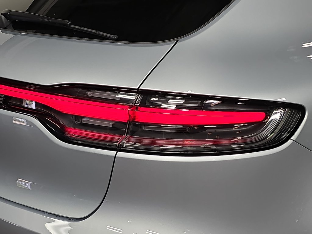 Certified 2026 Porsche Macan AWD/4WD image 30