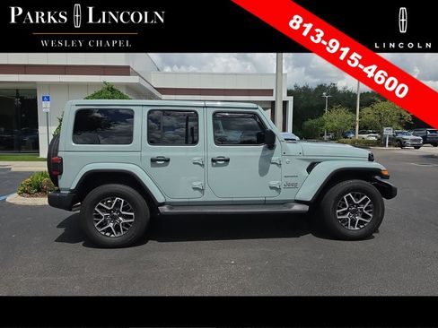 Used 2024 Jeep Wrangler Unlimited Sahara w/ Technology Group AWD/4WD image 3