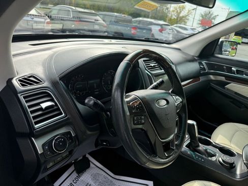 Used 2017 Ford Explorer Platinum image 12