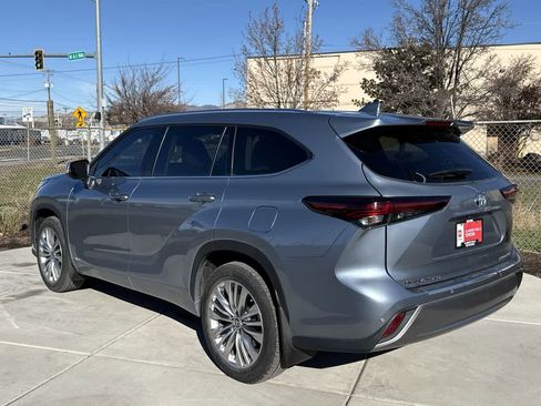 Used 2024 Toyota Highlander Platinum image 5