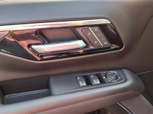 New 2026 Chevrolet Suburban RST image 10