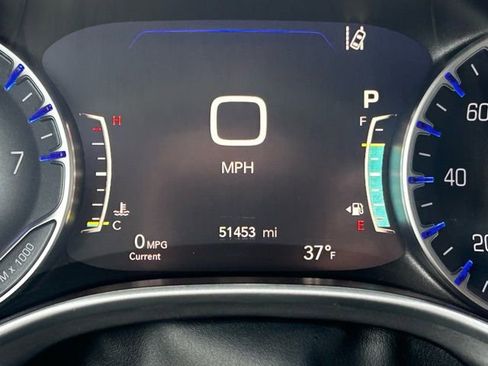 Used 2024 Chrysler Pacifica Touring-L image 17