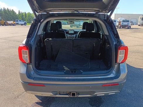 Used 2022 Ford Explorer XLT w/ Equipment Group 202A AWD/4WD image 28