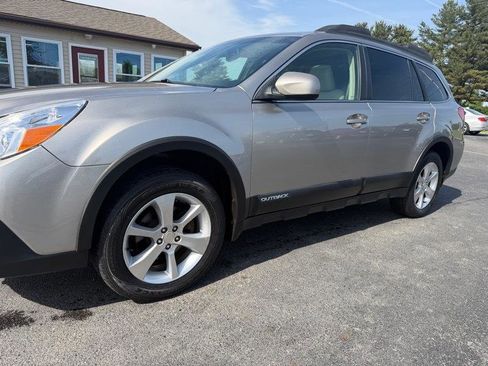 Used 2014 Subaru Outback 2.5i Limited w/ Moonroof Package AWD/4WD image 35