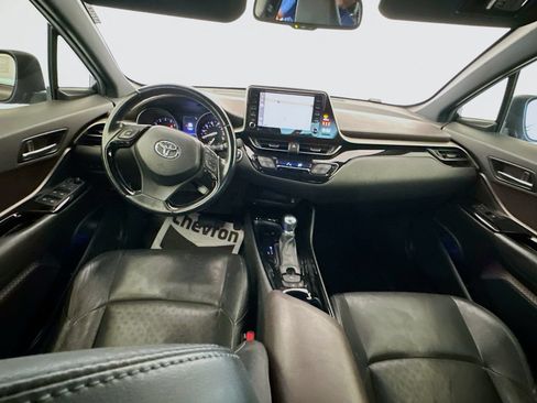 Used 2019 Toyota C-HR Limited FWD image 22