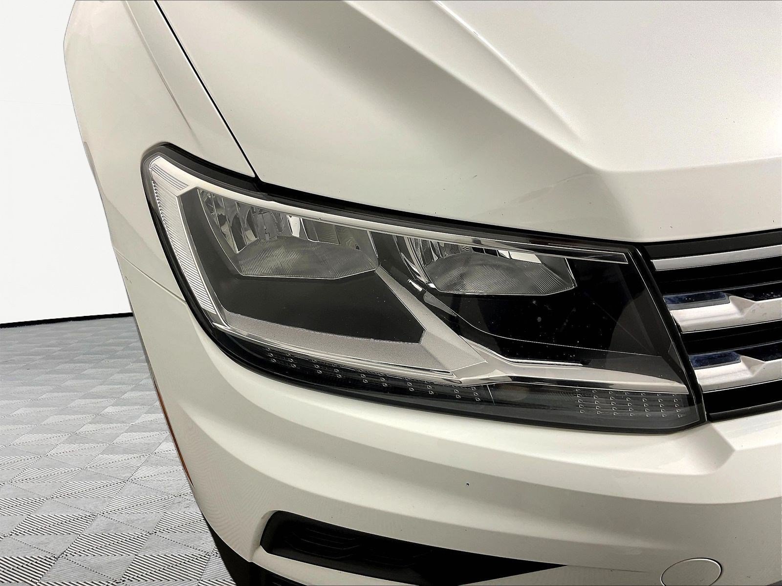 Used 2020 Volkswagen Tiguan SE w/ Panoramic Sunroof Package FWD image 33