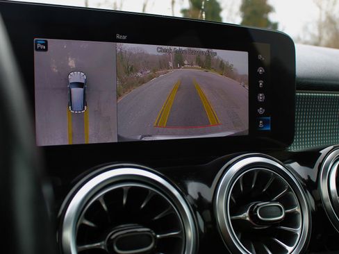 Used 2023 Mercedes-Benz GLB 250 image 25