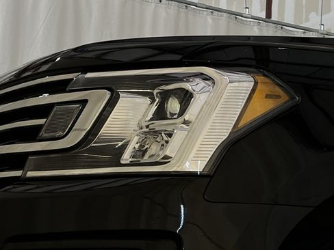 Used 2020 Ford Expedition Max XLT w/ Equipment Group 202A RWD image 12