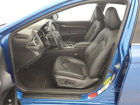 Used 2018 Toyota Camry XSE image 16