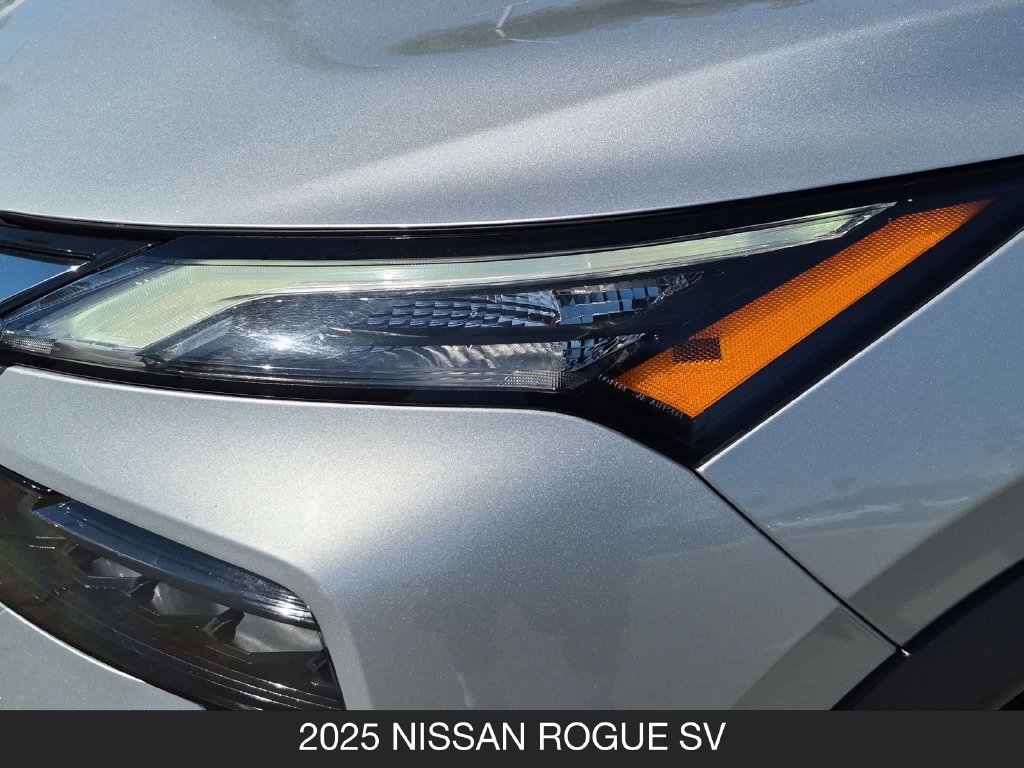 Used 2025 Nissan Rogue SV AWD/4WD image 10