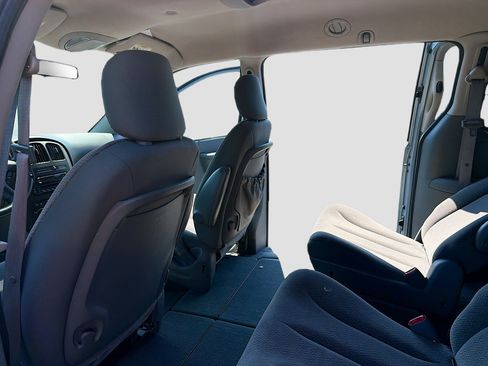 Used 2006 Dodge Grand Caravan SE w/ Popular Equipment Group I FWD image 6
