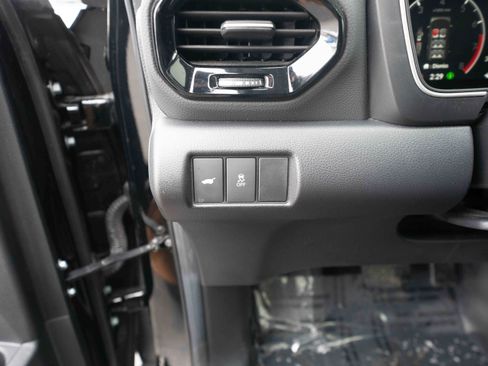 Used 2024 Honda Pilot Touring image 11