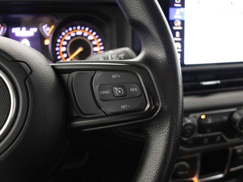 Used 2024 Jeep Gladiator Sport image 36