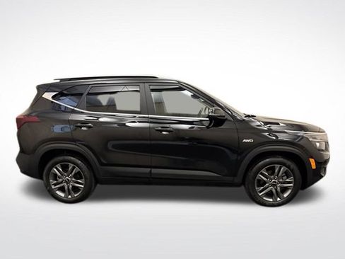 Used 2023 Kia Seltos S w/ Navigation Package AWD/4WD image 4
