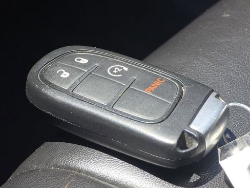 Used 2019 Jeep Cherokee Latitude Plus w/ Cold Weather Group AWD/4WD image 33