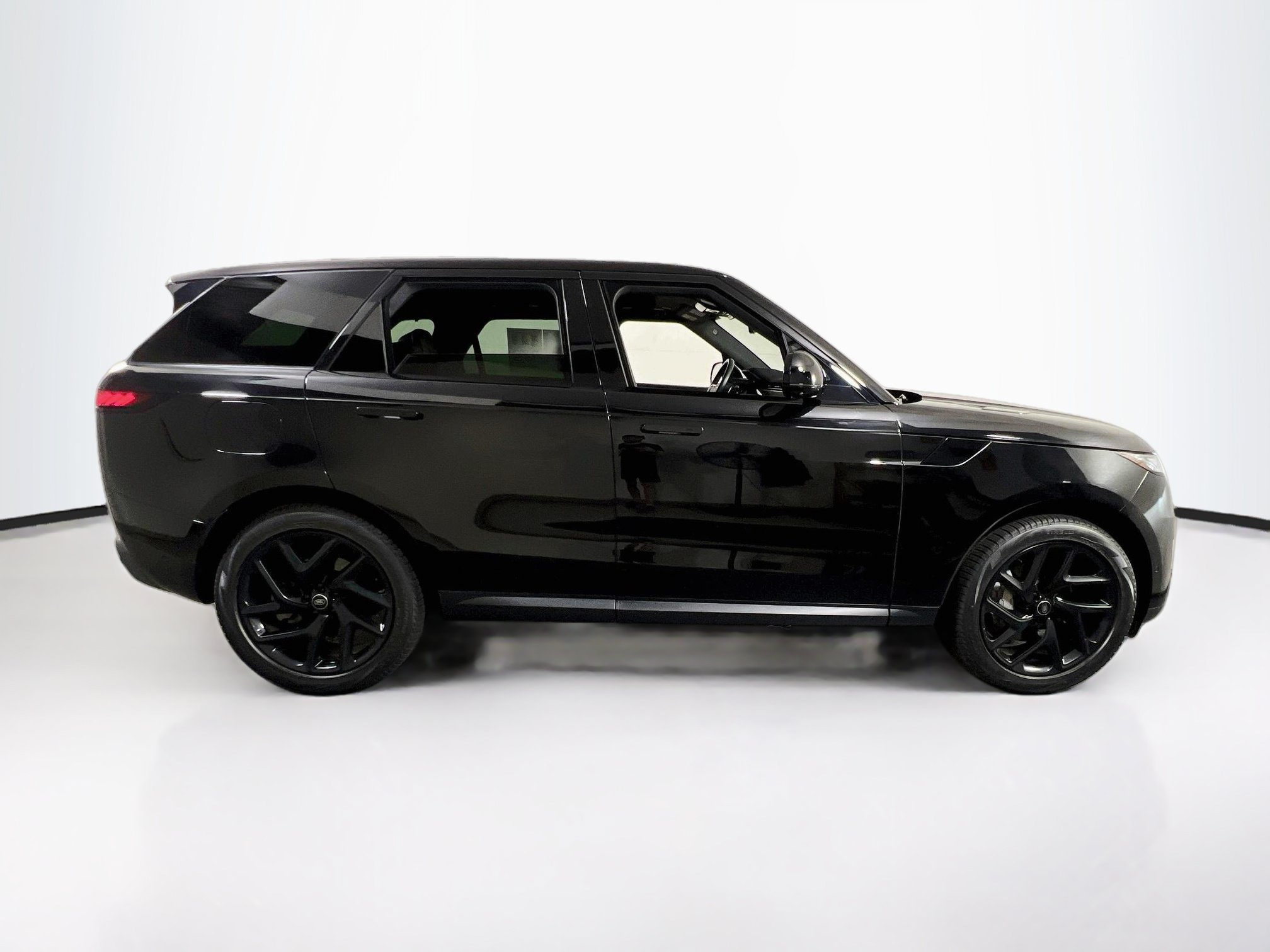 Used 2023 Land Rover Range Rover Sport SE AWD/4WD image 4