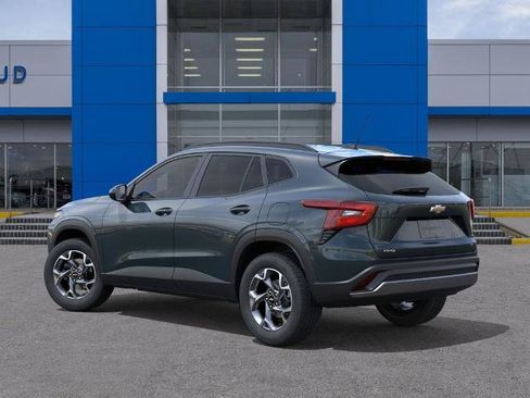 New 2026 Chevrolet Trax LT w/ LT Convenience Package FWD image 3