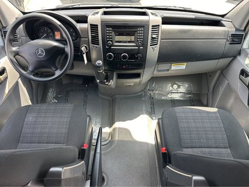 Used 2015 Mercedes-Benz Sprinter 2500 image 4