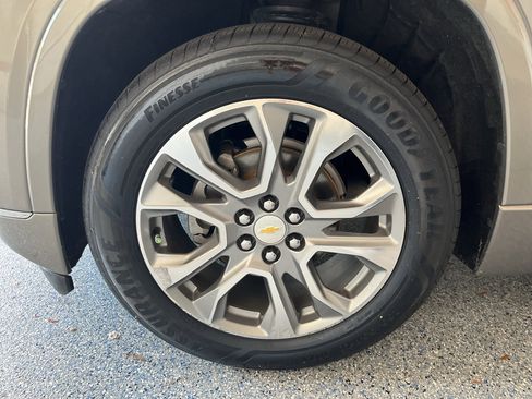 Used 2019 Chevrolet Traverse Premier w/ Driver Confidence II Package FWD image 33