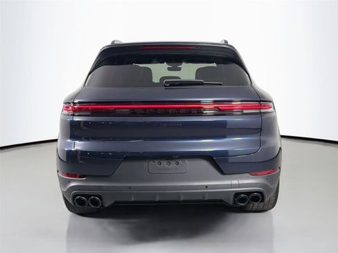 Certified 2024 Porsche Cayenne AWD/4WD image 6