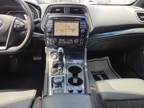 Used 2020 Nissan Maxima SR w/ Sport Mat Group FWD image 15