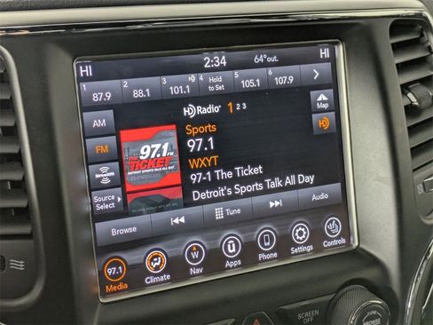 Certified 2018 Jeep Grand Cherokee Limited image 24