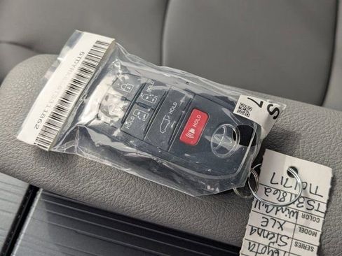 New 2026 Toyota Sienna XLE image 31