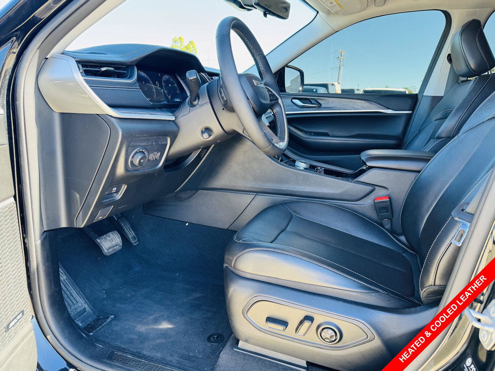 Used 2023 Jeep Grand Cherokee L Limited w/ Luxury Tech Group II AWD/4WD image 3