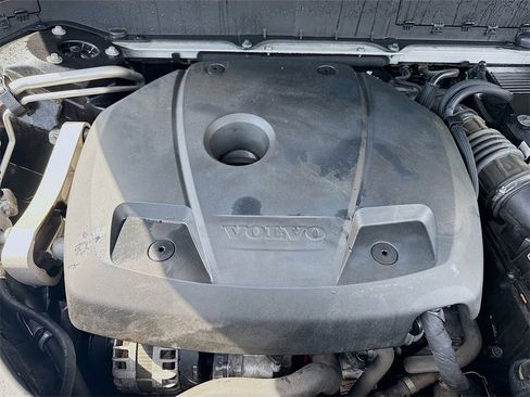 Used 2018 Volvo XC90 T6 Momentum w/ Momentum Plus Package image 32