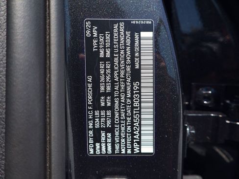 Certified 2026 Porsche Macan AWD/4WD image 28