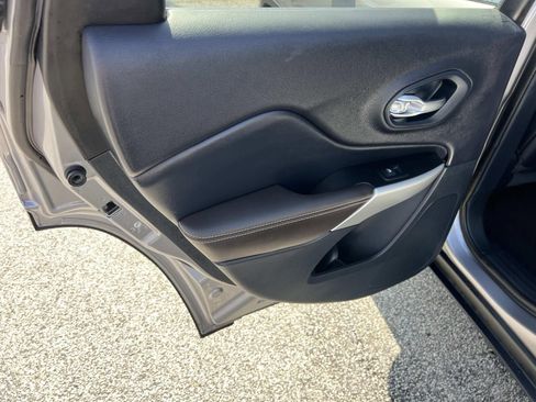 Used 2018 Jeep Cherokee Limited w/ Luxury Group image 21