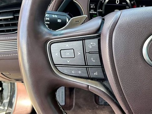 Used 2018 Lexus LS 500 w/ Accessory Package (Z2) image 19