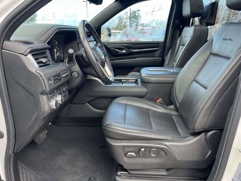 Used 2021 GMC Yukon XL Denali w/ Denali Premium Package image 16