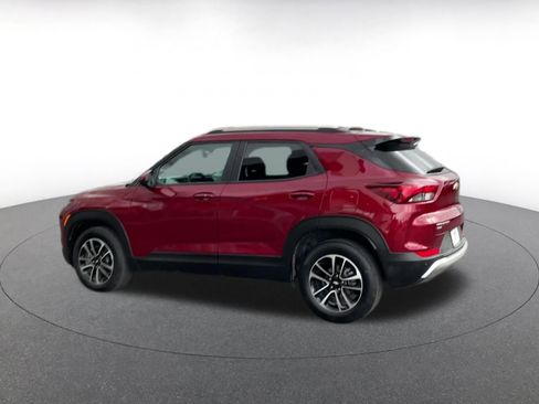 Used 2025 Chevrolet TrailBlazer LT w/ Driver Confidence Package image 10